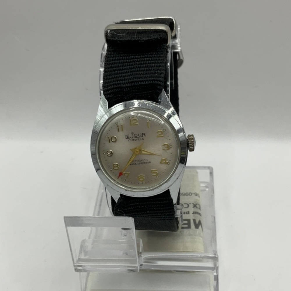 Vintage Midsize Mechanical Le Jour Watch 30 MM RUNS